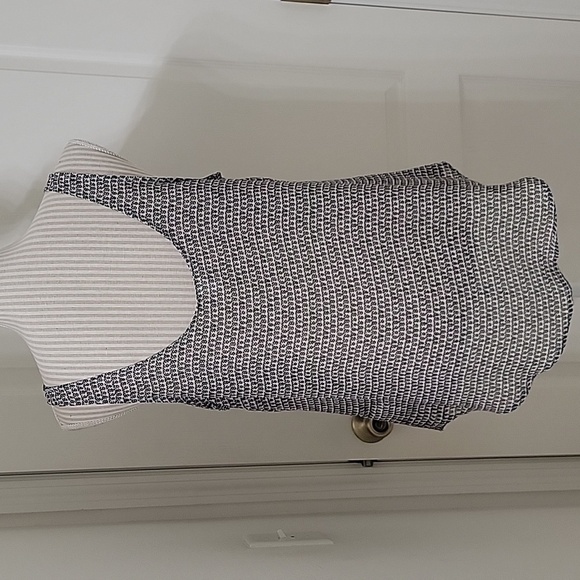 Old Navy, Size L Black White Patterned Sheer Tank, Excellent Used Condition - Picture 4 of 11